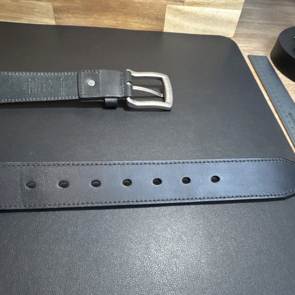 Columbia Men's Black Leather Adjustable 1.5 